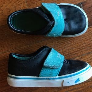 🌿3/$10 Puma velcro sneakers